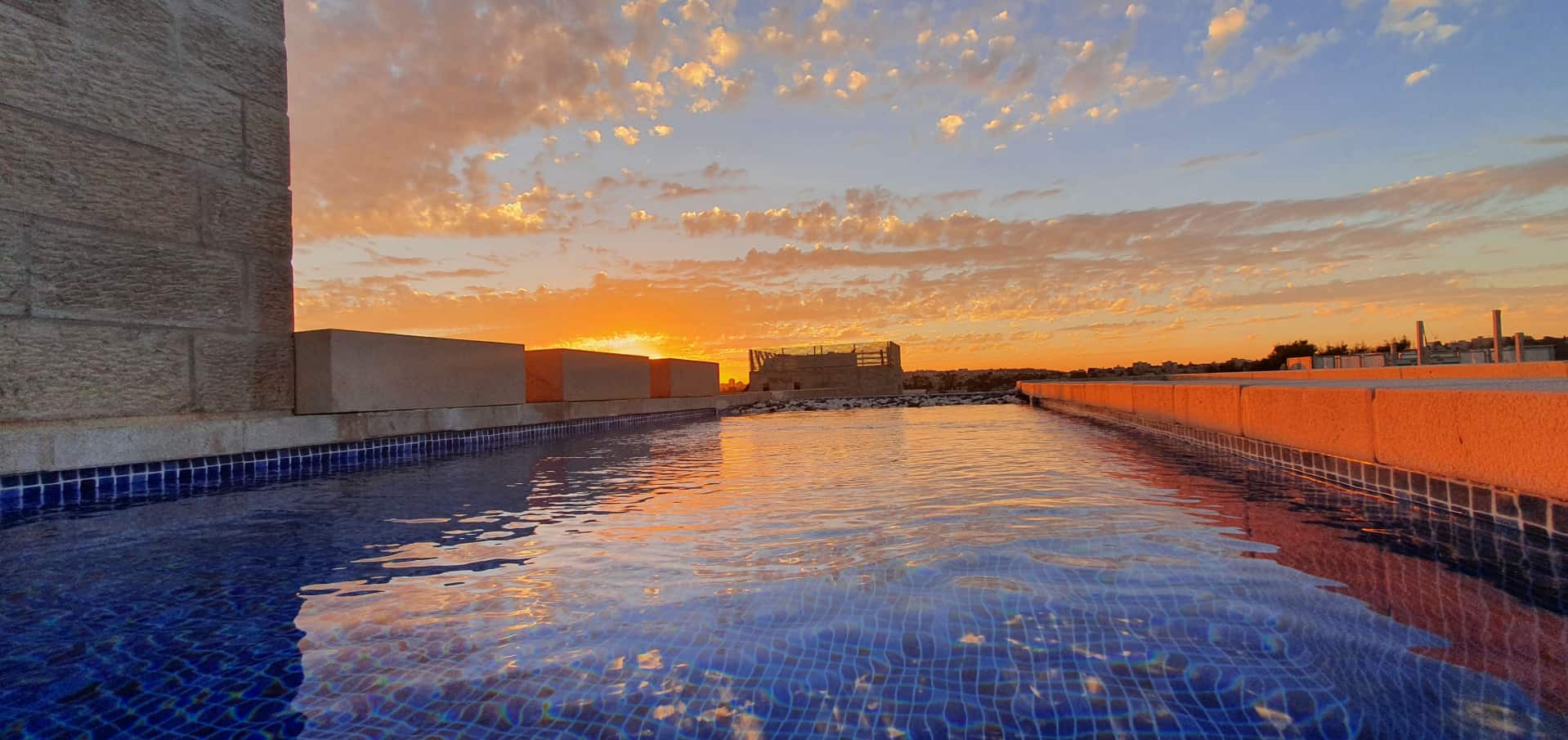 luxury infinity pool park 8