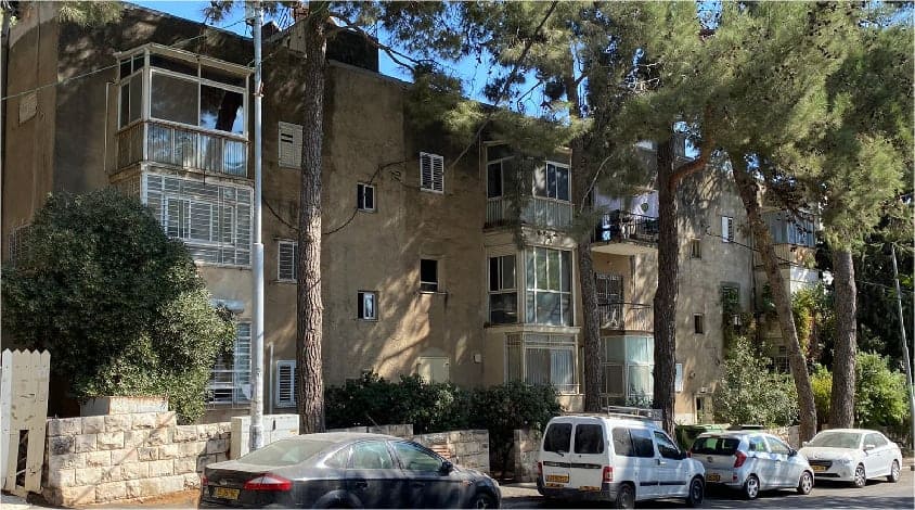 old apartment building in katamon